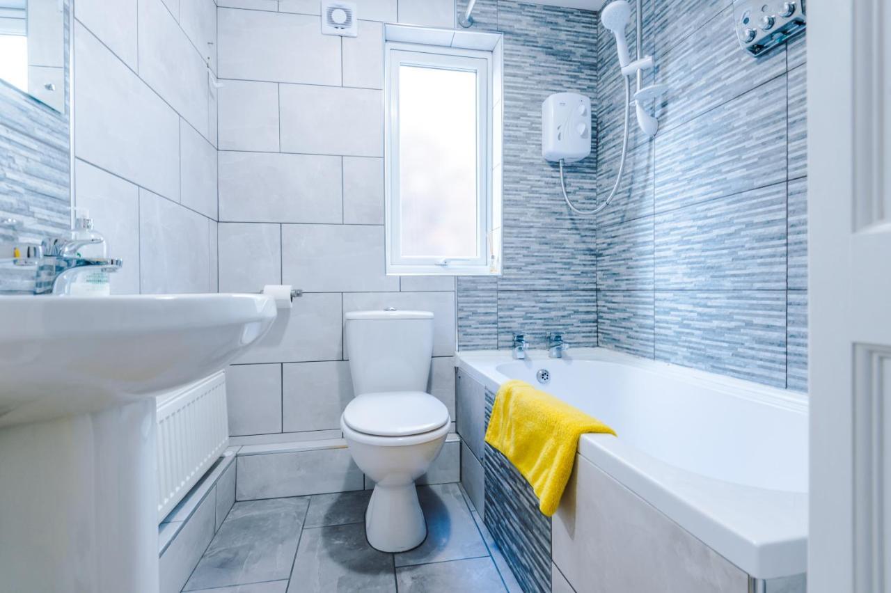 Вилла Finchley House Lovely House In Anfield, 2 Minutes Walk From The Stadium, Parking And Wifi Ливерпуль Экстерьер фото